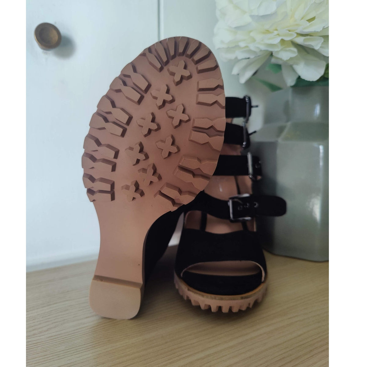 Linea Paolo Wisteria Black Wedges Size 10
